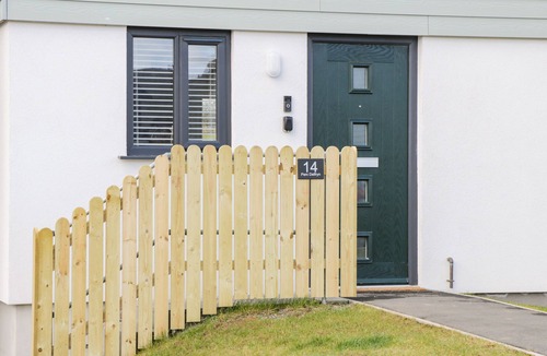 Brynteg Cottage | 14 PARC DELFRYN, pet friendly, with a garden in Benllech
