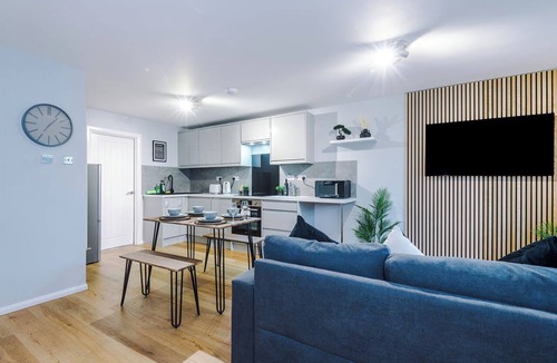 Offerton Park House | 15% Off | Free Parking | Fast Wi-Fi | Stockport
