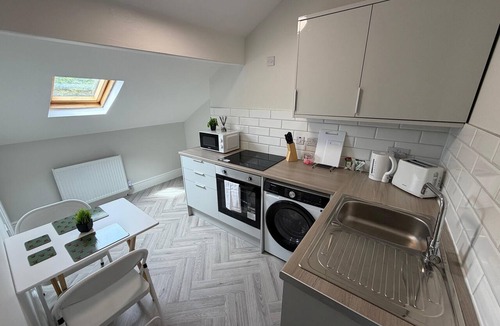Farnworth Apartment | 15% OFF July ~Walk to Train Bolton ~Free Parking