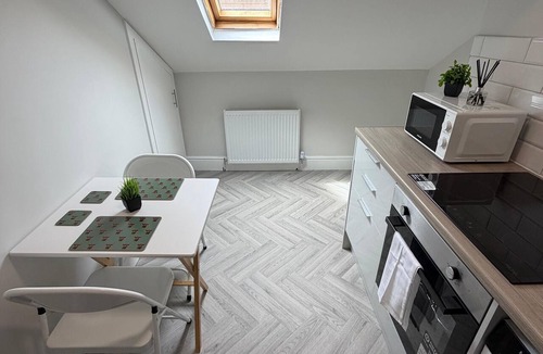 Farnworth Apartment | 15% OFF July ~Walk to Train Bolton ~Free Parking
