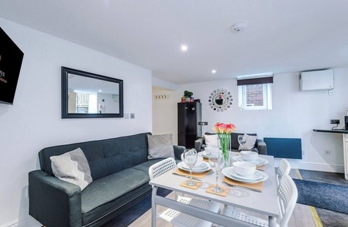 Sheffield Apartment | 15%Off! | WiFi+Parking | Near Hallamshire Hospital