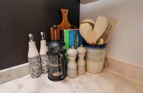 Scalby Cottage | 16 HIGH STREET, pet friendly, luxury holiday cottage in Scalby
