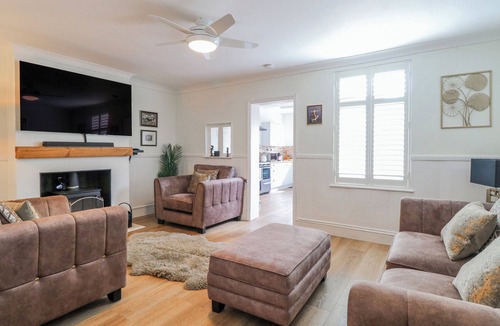 Ringstead Cottage | 17 WOODSIDE AVENUE, with open fire in Dersingham