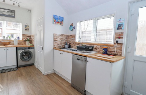 Ringstead Cottage | 17 WOODSIDE AVENUE, with open fire in Dersingham