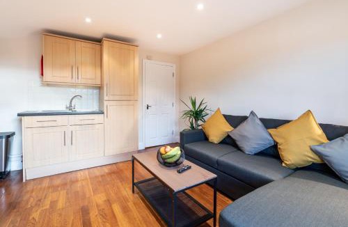Bush Hill Park Apartment | 1bd apt for 2-4. New flooring & furnishings
