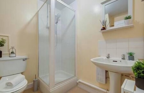 Stamford Apartment | 1Bed - Contractor-Friendly Apartment