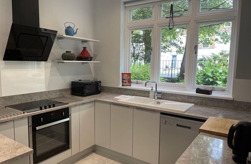 The Park Apartment | 1BedApt PrivateEstate w/Free Parking - 10minToCity