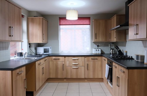 Earls Barton House | 2 Adjoining Spacious Homes w Garden - Sleeps 14