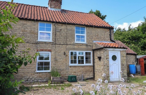 Burythorpe Cottage | 2 BECK HOUSES, pet friendly, with a garden in Malton