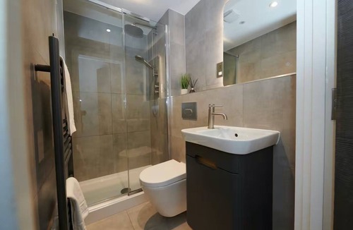 Heworth Apartment | 2-Bed, 2-Bath Apartment in the Heart of York City Centre with secure parking