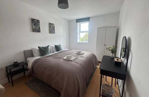 Morley Apartment | 2 bed - 2 bath, gated parking, M62 J27