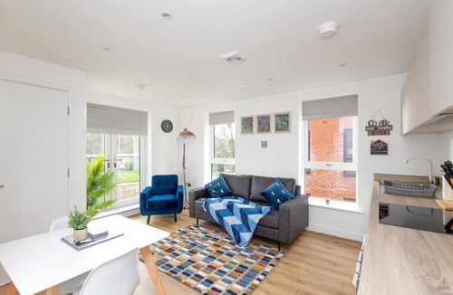 Chapeltown Apartment | 2 Bed 2 Bath | Parking | EV Plug | WiFi | En-suite's | Master King Size Bed