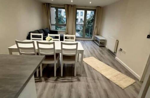 Holloway Apartment | 2 bed 2 bathroom apartment5 minutes from Arsenal football ground