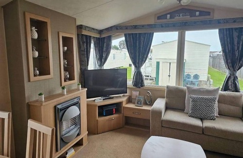 Chapel Saint Leonards Cabin | 2-bed Caravan - Sleeps 6 - Pets - Beach Access