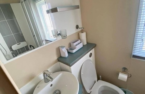 Skegness Cabin | 2-bed Caravan - Sleeps 6 - Family & Pet Friendly