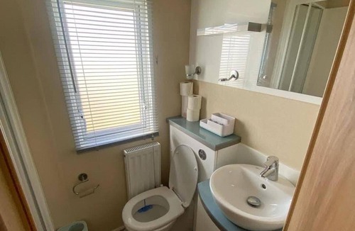 Skegness Cabin | 2-bed Caravan - Sleeps 6 - Family & Pet Friendly