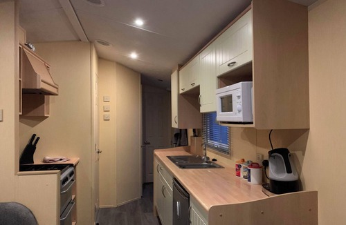 Skegness Ski Chalet | 2-Bed Caravan - Sleeps 6 - Parking & Veranda