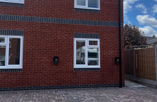 Long Eaton Apartment | 2 Bed Flat - Sleeps 4 - Pets - Garden - Parking