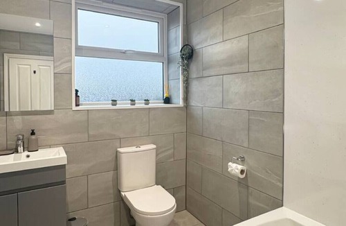 Grantham Apartment | 2 Bed Flat Sleeps 6 Free Parking Free Gym Access