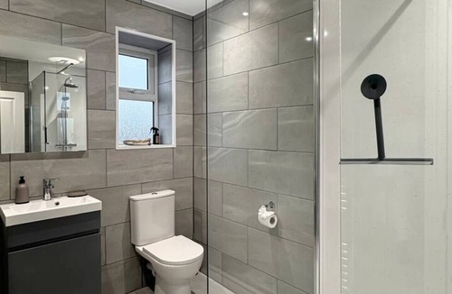Grantham Apartment | 2 Bed Flat Sleeps 6 Free Parking Free Gym Access