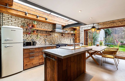 Hackney Wick House | 2 Bed Garden Retreat by Victoria Park