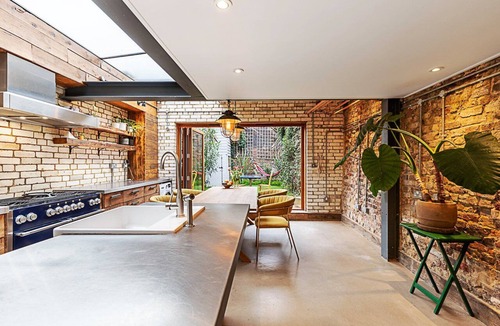 Hackney Wick House | 2 Bed Garden Retreat by Victoria Park