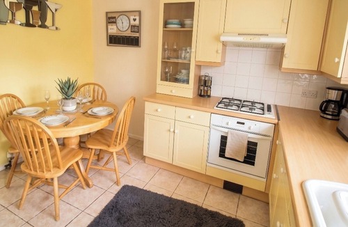 Kirk Sandall House | 2 Bed House - Sleeps 4 - Parking - Pets - Garden