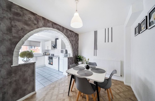 Peterlee House | 2 Bed House - Sleeps 4 - Garden - Parking - Wifi