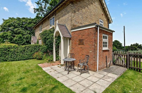 Alford Cottage | 2 Bed in Alford (oc-92252)