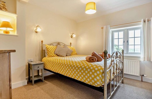 Alford Cottage | 2 Bed in Alford (oc-92252)