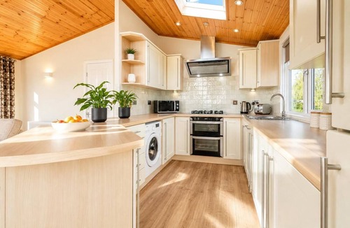 Diss Ski Chalet | 2 Bed in Athelington (oc-h35081)