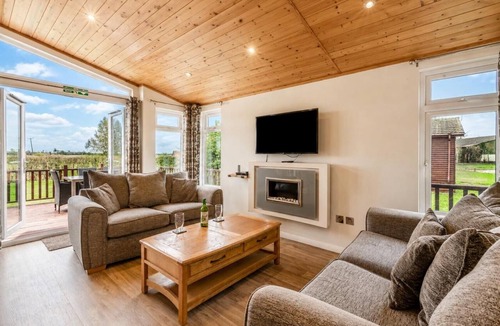 Diss Ski Chalet | 2 Bed in Athelington (oc-s35082)