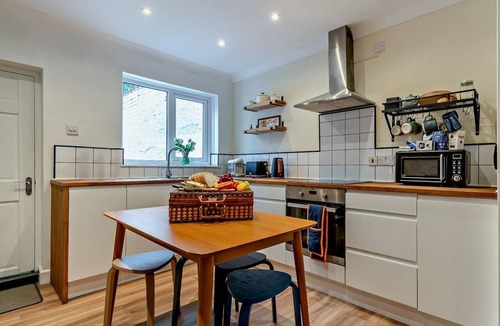 Beverley Cottage | 2 Bed in Beverley (oc-93219)