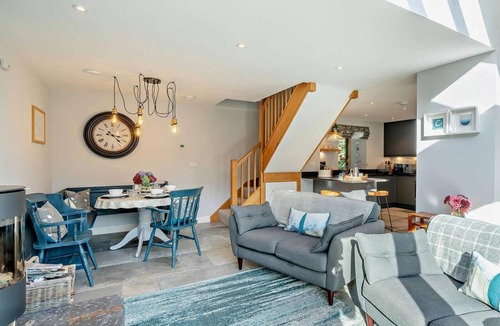Kirkby Lonsdale Cottage | 2 Bed in Carnforth (oc-sz093)