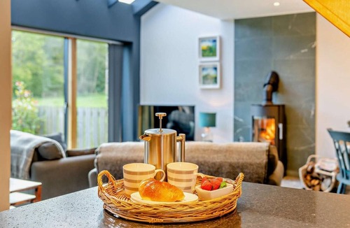 Kirkby Lonsdale Cottage | 2 Bed in Carnforth (oc-sz093)