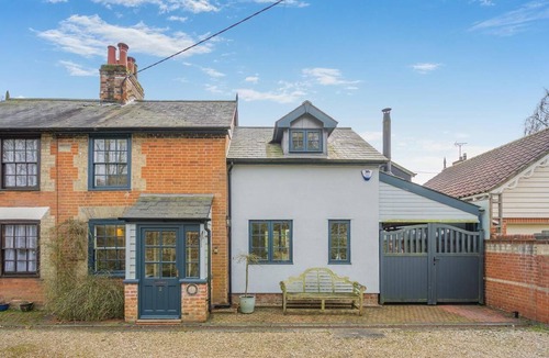 Chelmondiston Cottage | 2 Bed in Chelmondiston (oc-s34724)