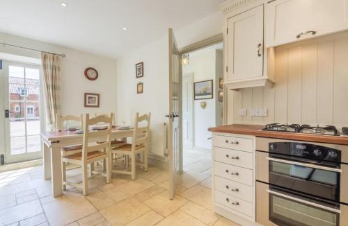 Dersingham House | 2 Bed in Dersingham oc-kt082