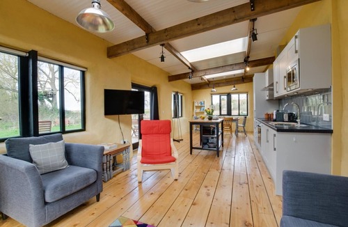 Stowmarket House | 2 Bed in Haughley (oc-strb)