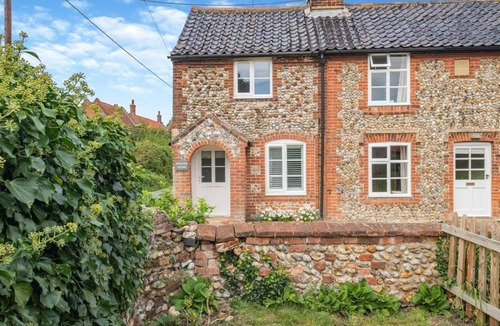 Holt Cottage | 2 Bed in Holt (oc-2027)