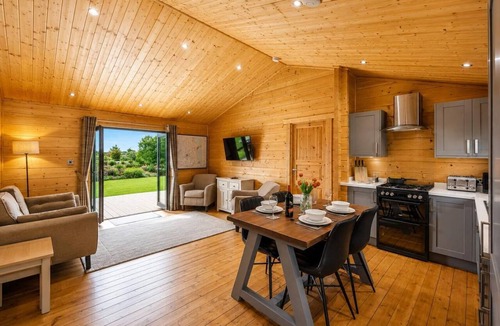 Driffield Ski Chalet | 2 Bed in Nafferton (oc-p31955)