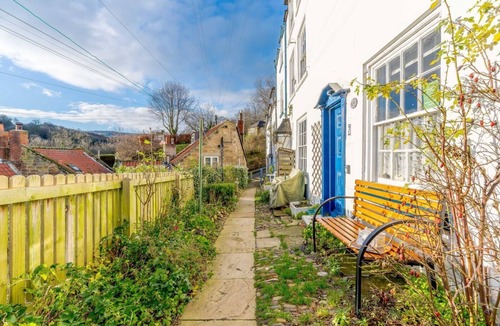 Robin Hood's Bay Cottage | 2 Bed in Robin Hoods Bay (oc-r100)