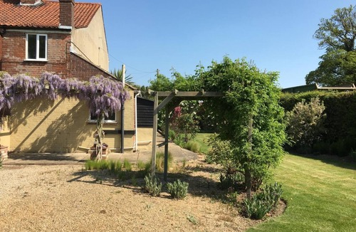 Hindolveston Cottage | 2 Bed in Swanton Novers (oc-2120)
