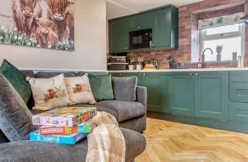 Ogden Cottage | 2 Bed in Thornton (oc-h36043)