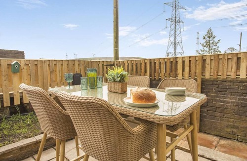 Ogden Cottage | 2 Bed in Thornton (oc-h36043)