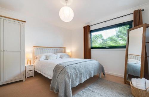 Whitby House | 2 Bed in Whitby oc-ra004