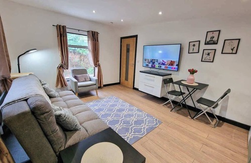 Kirkby House | 2 Bed Kirkby Bungalow | Free Parking