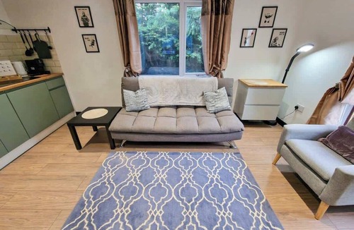 Kirkby House | 2 Bed Kirkby Bungalow | Free Parking