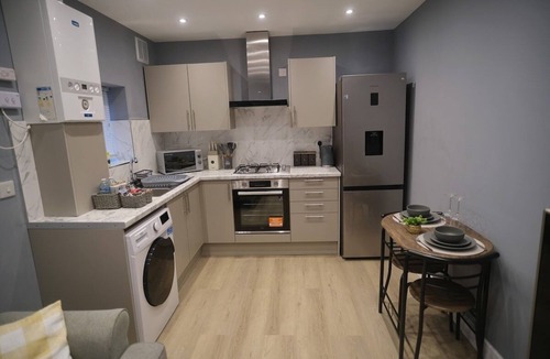 Bedford Apartment | 2-Bed Stay | Contractors Welcome | Parking | Wi-Fi