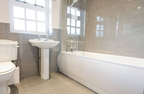 Holestone Moor Cottage | 2 bedroom accommodation in Darwin Lake, near Matlock