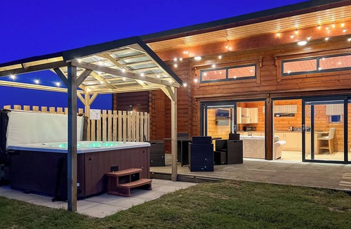 Withernsea Ski Chalet | 2 bedroom accommodation in Withernsea
